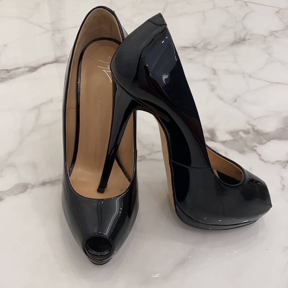 GIUSEPPE ZANOTTI size 38.5 Black pump